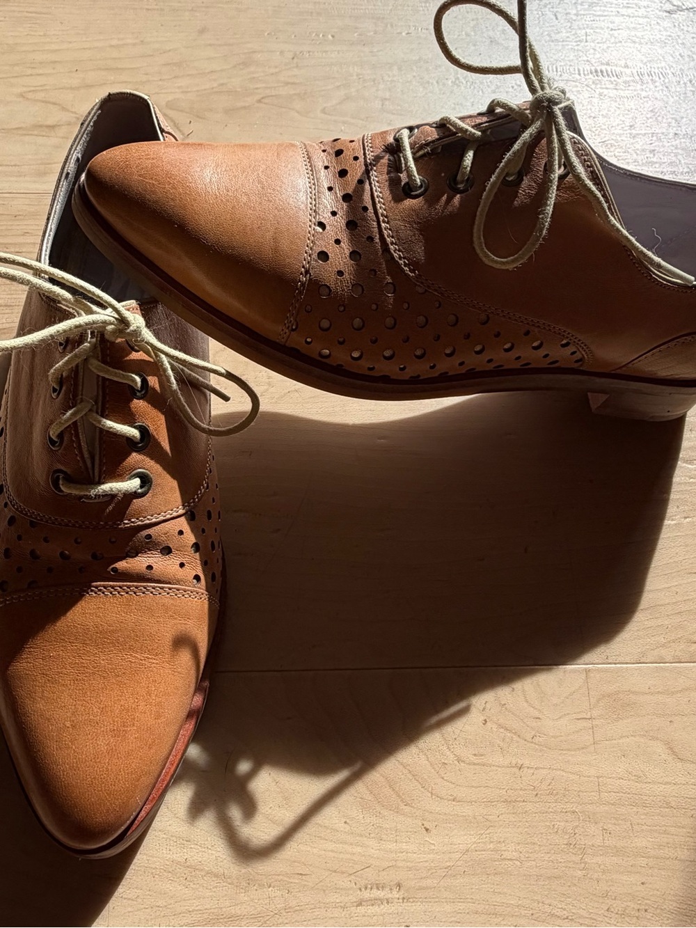 Classic Tan Leather Women’s Oxford Shoes
